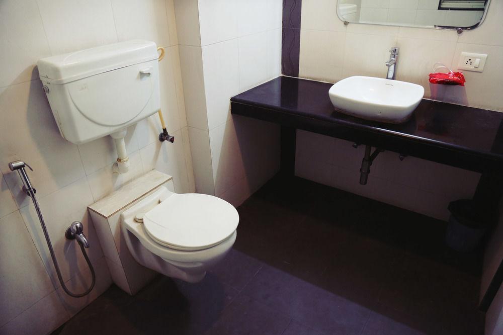 Oyo Rooms Yerwada Chowk ปูเน่ ภายนอก รูปภาพ