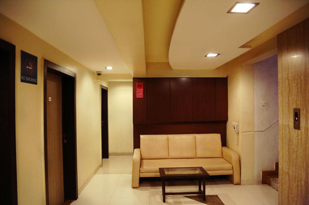 Oyo Rooms Yerwada Chowk ปูเน่ ภายนอก รูปภาพ
